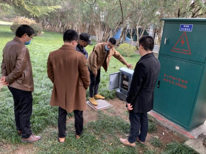 中環(huán)內(nèi)公交候車亭接電亮化項目順利完成驗收.jpg